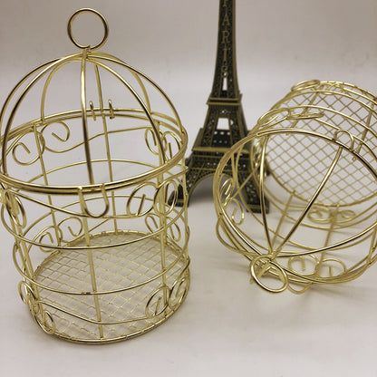 Outdoor Metal Wild Bird Feeder with Squirrel Guard